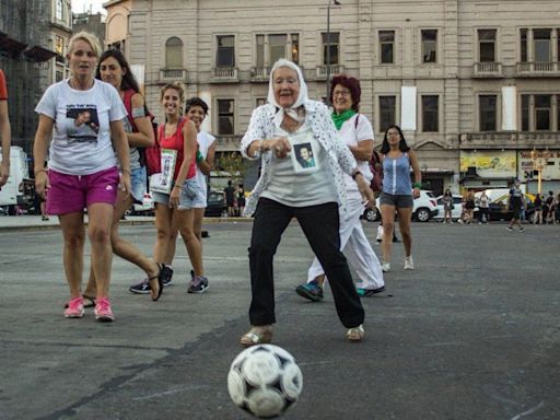 Murió Nora Cortiñas: «Vamos a continuar tu lucha», el emotivo adiós a la referente de Madres - Diario Río Negro