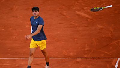 Watch: Carlos Alcaraz trains on clay four days after winning Wimbledon