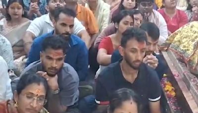 Indian Cricketers Mayank Agarwal, Prasidh Krishna & Vyshak Vijay Kumar Offer Prayers At Mahakaleshwar Temple In Ujjain (WATCH)