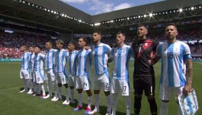 Torcida francesa vaia hino da Argentina em sua estreia na Olimpíada