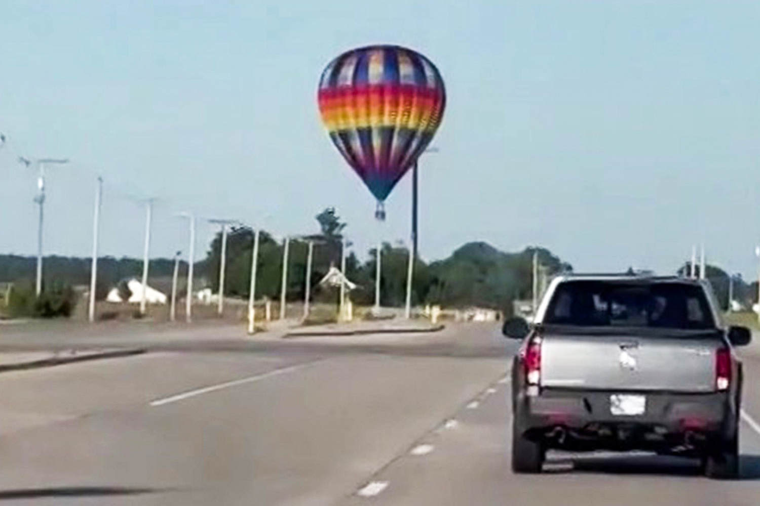 3 people in hot air balloon hospitalized with serious electrical injuries after passing power lines