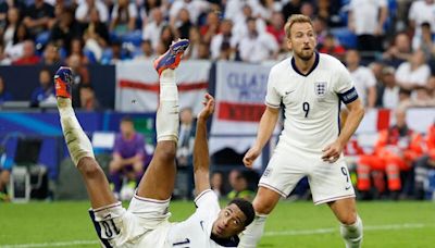 "Chilena" en la agonía de Bellingham rescata a Inglaterra, que avanza a cuartos de la Euro 2024