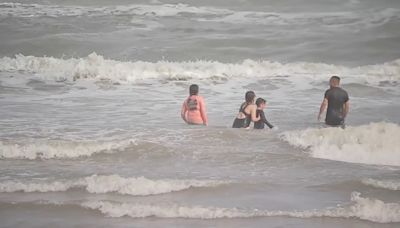 Galveston Island Beach Patrol warns of rip currents for Memorial Day swimmers