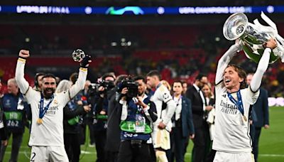 El Bernabéu y un "hasta la temporada que viene" de Modric abrochan la fiesta de la 'Decimoquinta'