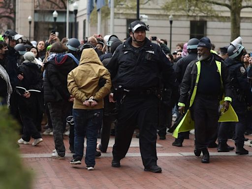 La Policía de Nueva York detiene a decenas de personas tras disolver una protesta propalestina en la Universidad de Columbia