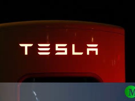 Tesla, tra le sfide del mercato e l’ottimismo di Elon Musk: investire o attendere il rimbalzo?