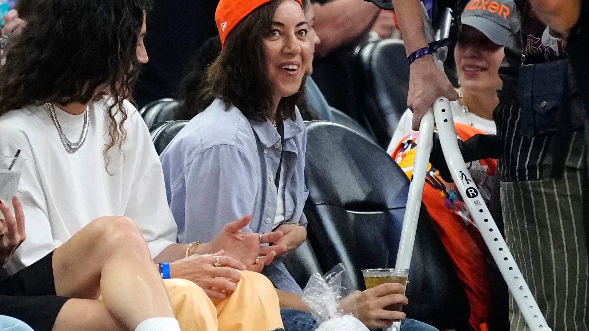 Aubrey Plaza on crutches at WNBA All-Star game. What happened?