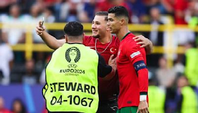 Euro 2024: après les selfies avec Ronaldo, l'UEFA veut renforcer les mesures de sécurité pour éviter les intrusions sur la pelouse