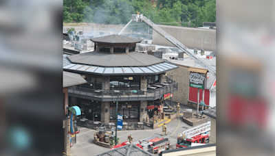 Gatlinburg Parkway reopened after fire at downtown restaurant