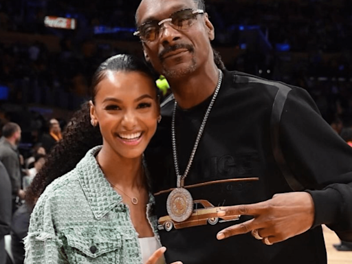 Malika Andrews steals the show as ESPN host poses with Snoop Dogg court side