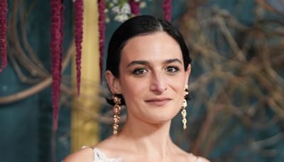 Jenny Slate, In Gothic Lace, Is the Antithesis of Blake Lively’s 'It Ends With Us' Style