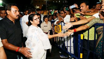 Kolkata: CM Mamata Banerjee Monitors Final Preparations For July 21 TMC Martyrs' Day Programme; VIDEO