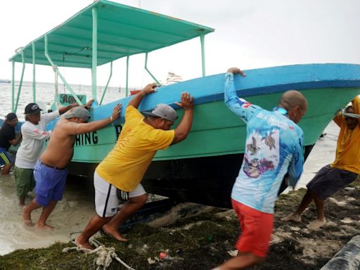 Storm Helene on track to hit Florida as major hurricane