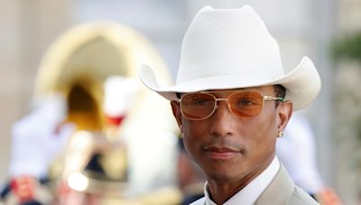 JO-2024: Pharrell Williams porteur de la flamme olympique en Seine-Saint-Denis