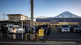 Instagram-famous Japanese store near Mount Fuji issues apology in response to overtourism