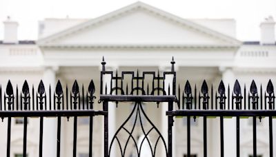 Man dies after crashing car into White House gate