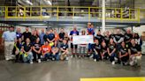 Islanders and Stop & Shop Employees Pack Meals at Island Harvest | New York Islanders