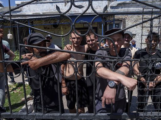 Ukraine is releasing thousands of prisoners so they can join the fight against Russia