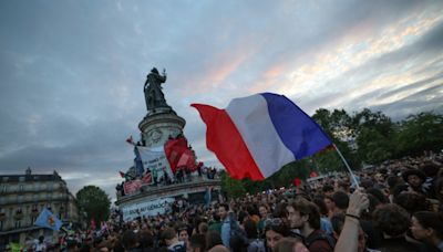 La izquierda frena a la extrema derecha en las elecciones legislativas en Francia