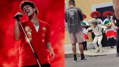 Captan a Bruno Mars vestido de mariachi y bailando en calles de CDMX