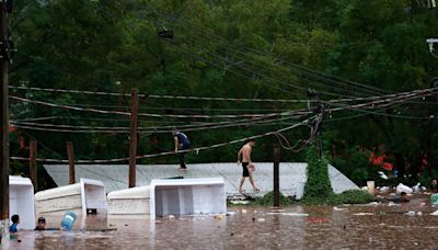 Death toll from rains in southern Brazil climbs to 29, Lula visits region