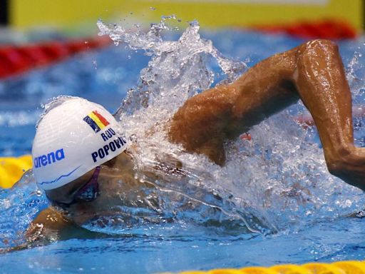 David Popovici gana los 100 libre en Barcelona y Kristof Milak es segundo en 200 mariposa