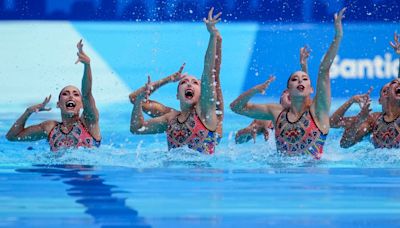 Equipo Mexicano de Natación Artística recibe sorpresa durante su vuelo a los Juegos Olímpicos París 2024