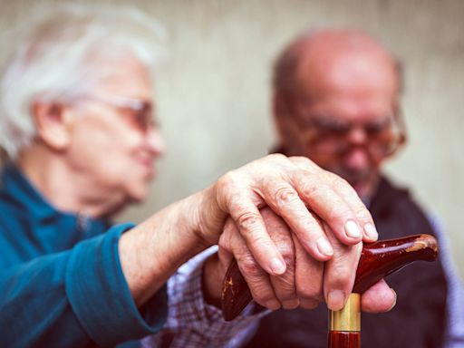 Pessoas com Alzheimer têm transtornos de saúde mental com maior frequência, mostra pesquisa