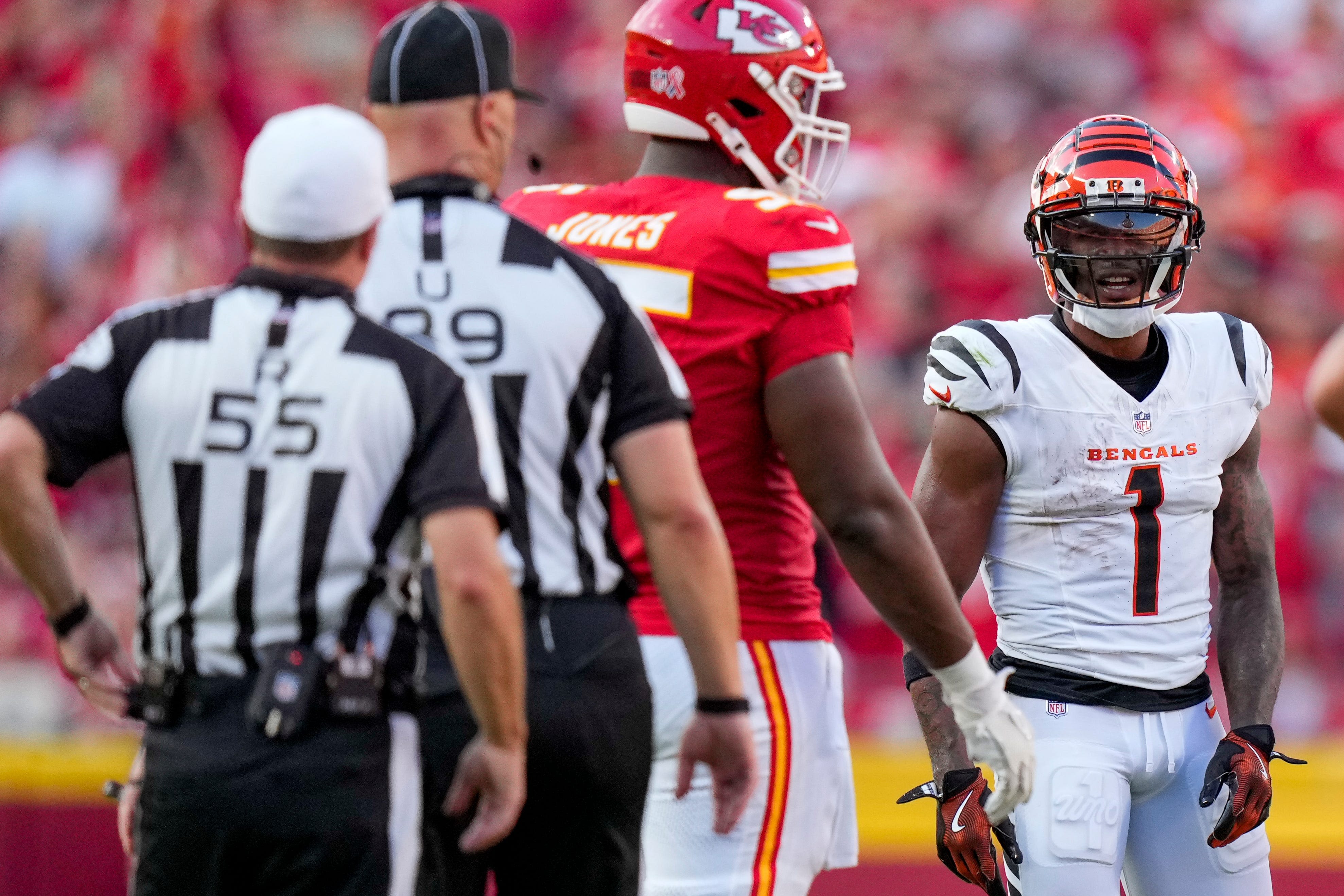 Cowboys' Micah Parsons has interesting take on referees from Bengals vs. Chiefs