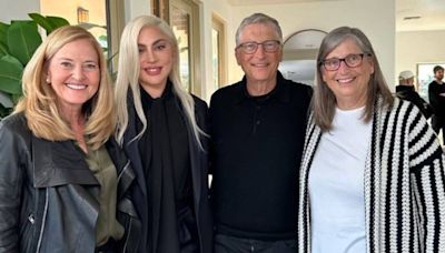 De Lady Gaga a Bono: todas las celebridades que aparecen en el nuevo documental de Bill Gates en Netflix