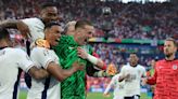 Watch how Trent Alexander-Arnold brought Wimbledon Centre Court to a standstill