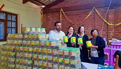 Donan 13 mil unidades de leche en polvo para niños de Cochabamba