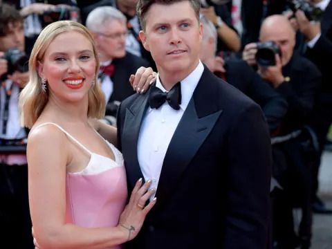 Who Is Scarlett Johansson’s Husband? Colin Jost’s Age, Height & How They Met