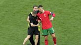 Four Times, Fans Rushing Ronaldo Stop the Game