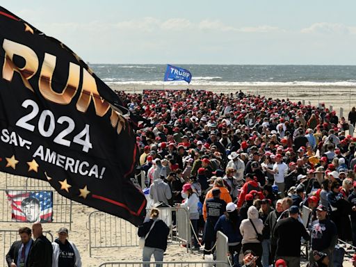 Wild scene at the Jersey Shore rally as crowds await former President Trump