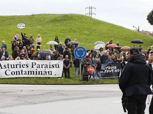 El oeste se rebela contra el vial de Jove en superficie: "¡Ministro, escucha, Gijón está en la lucha!"