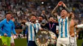 Argentina campeón del Mundo: no es sólo el fútbol, es el abrazo de todo un país, aunque Messi no puede negociar con el Fondo Monetario Internacional y De Paul no puede recuperar las Malvinas