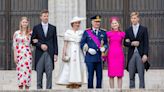 El baño de masas de la Familia real belga en el Día Nacional: las mejores imágenes