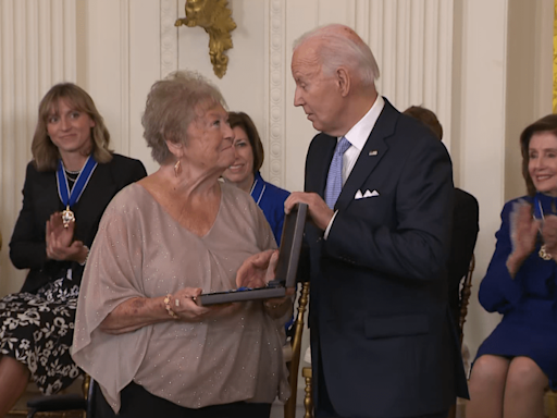 Jim Thorpe receives the Medal of Freedom