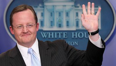Ex-top Obama staffer Robert Gibbs joins Warner Bros. Discovery as comms chief