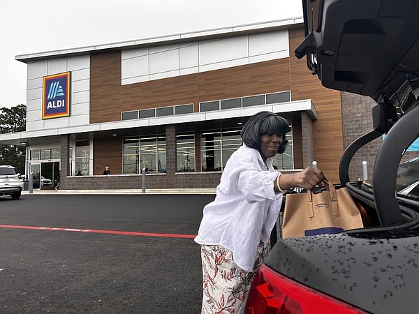 WATCH | Shoppers get a sneak peak inside Aldi in Texarkana | Texarkana Gazette