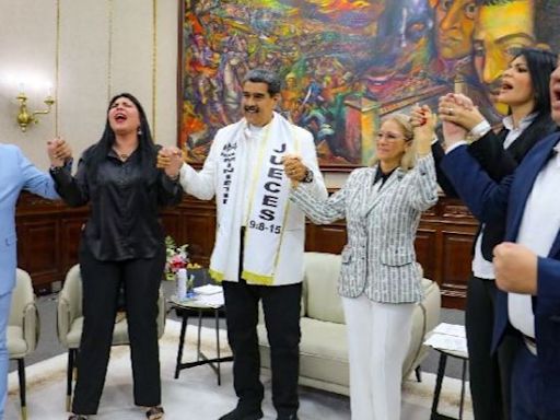 El curioso ritual de Nicolás Maduro para pedir perdón por la corrupción en Venezuela