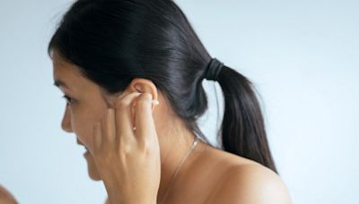 掏耳朵為何愈掏愈舒服，還會流湯？醫揪背後主因 注意2件事避免耳傷害
