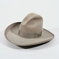 Named after the character Gus McCrae from the novel Lonesome Dove., Has a flat crown and a wide brim that is turned up at the sides. Often made from felt or leather. Popular among Western enthusiasts and fans of the novel.