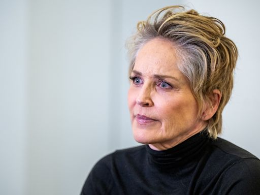 Sharon Stone escroquée et "complètement ruinée" après son AVC : "Quand je suis revenue sur mon compte en banque, tout avait disparu"