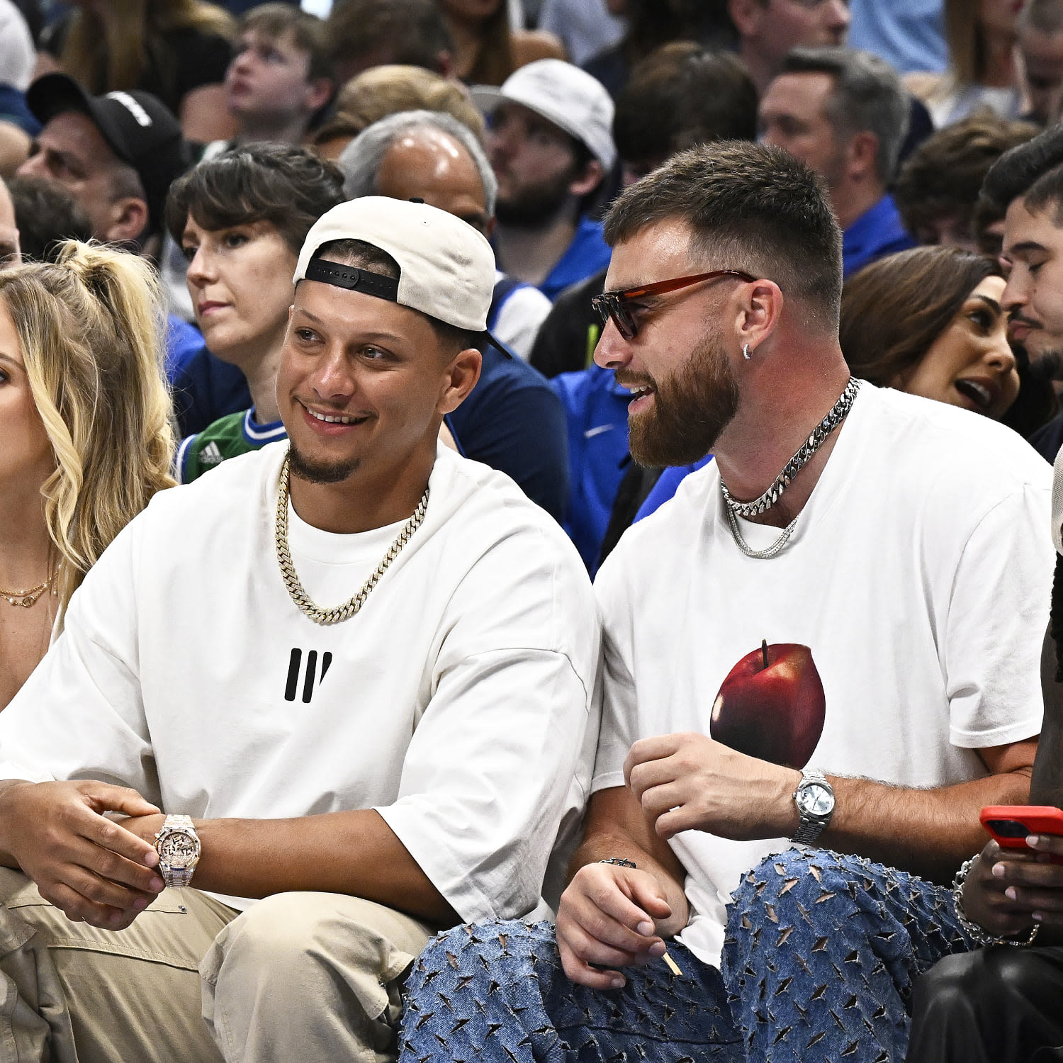 Crowd apparently boos Travis Kelce at NBA playoff game with Patrick and Brittany Mahomes