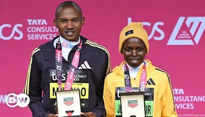 Los kenianos Mutiso y Jepchirchir ganan maratón de Londres