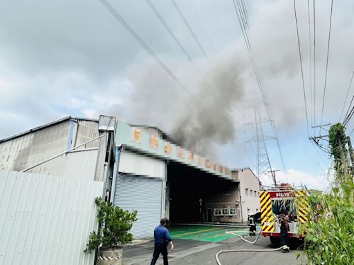 高市阿蓮區工廠火警 濃煙竄天4人及時逃出