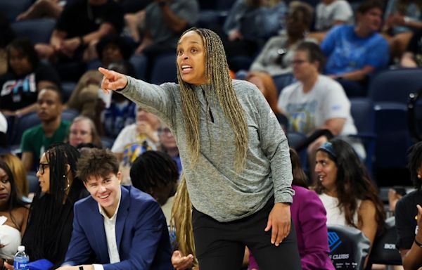 Teresa Weatherspoon and Becky Hammon embrace their intertwined legacies in the history — and future — of the WNBA