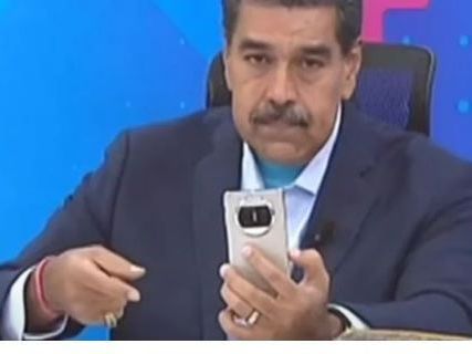 Maduro aclara que no bloqueará a WhatsApp en Venezuela tras criticarlo y desinstalarlo en público